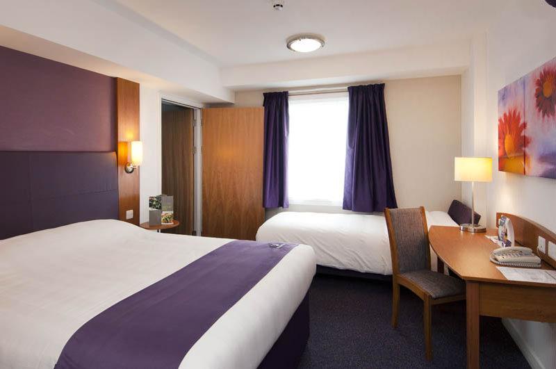 Premier Inn Premier Inn Crewe Нантуич Екстериор снимка