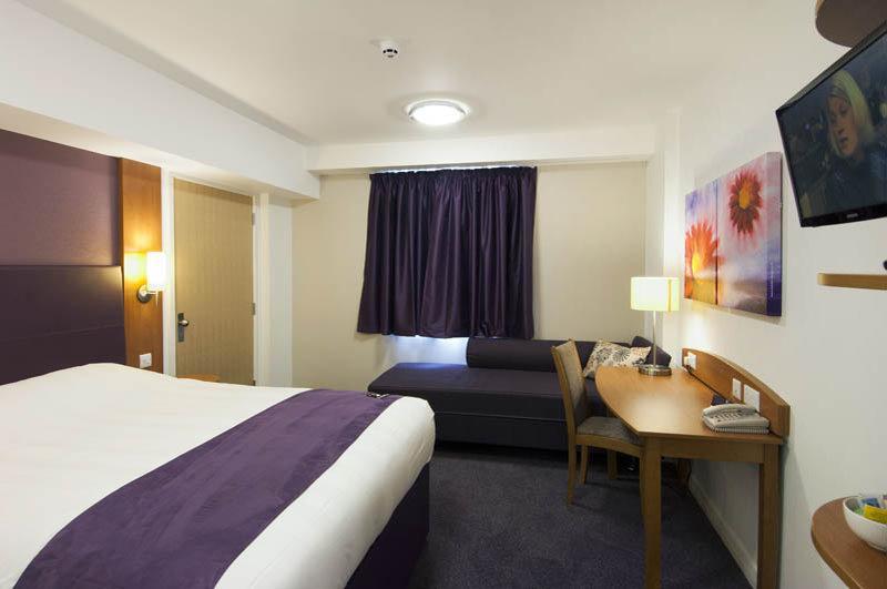 Premier Inn Premier Inn Crewe Нантуич Екстериор снимка